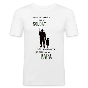 Soldaten. Papa. Soldat. Bundeswehr. - Männer Slim Fit T-Shirt - Weiß - Vorne - Nik (191cm)