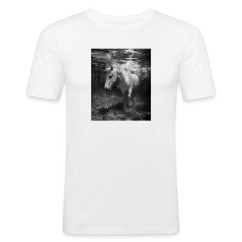 Cheval sous l’eau - T-shirt près du corps Homme - blanc - Devant - Nik (191cm)