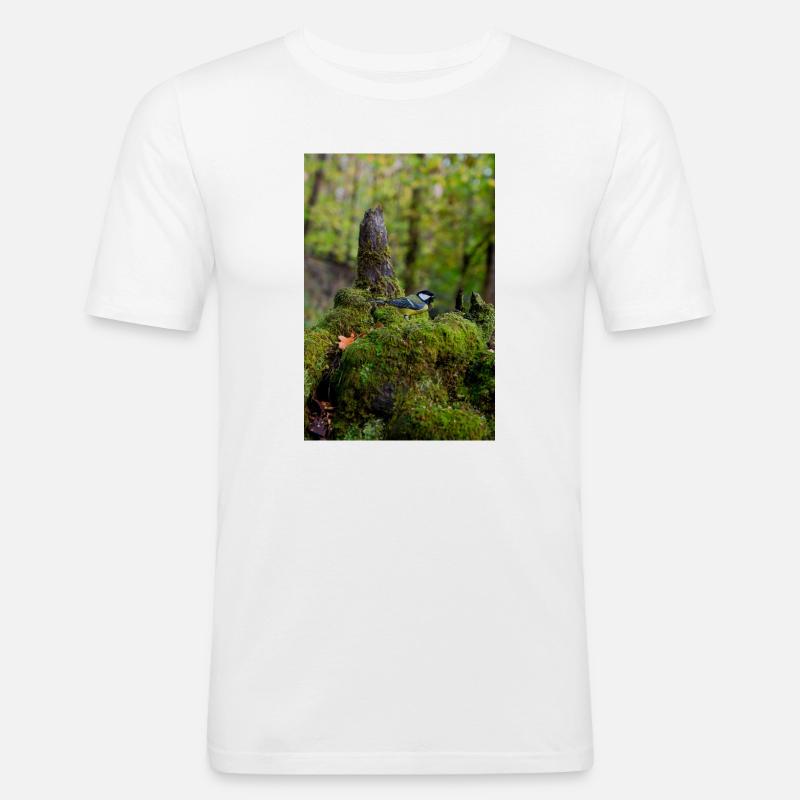 Moosiger Waldvogel In Ruhiger Lichtung - Männer Slim Fit T-Shirt - Weiß