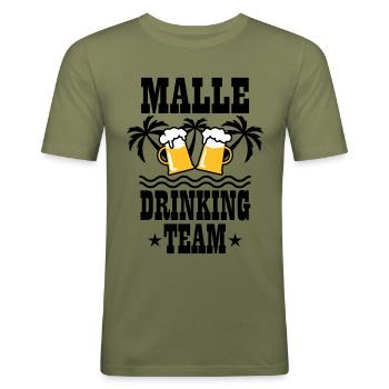 08 Malle Drinking Team Beer Mass Bier Party - Männer Slim Fit T-Shirt - Khaki Grün - Vorne - Jaron (178cm)