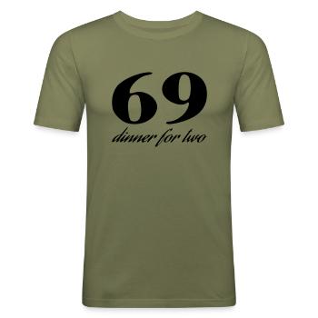 69 dinner for two - T-shirt près du corps Homme - vert kaki - Devant - Jaron (178cm)