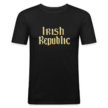 Irische Republik 1916 Rebellenflagge - Männer Slim Fit T-Shirt - Schwarz - Vorne - Nik (191cm)
