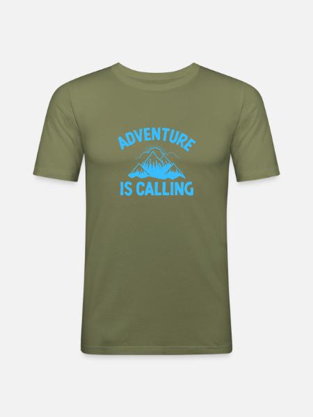 Adventure is Calling - Männer Slim Fit T-Shirt - Khaki Grün