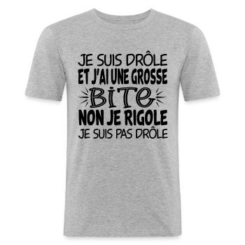 Je suis drôle et j'ai une grosse bite cadeau - T-shirt près du corps Homme - gris chiné - Devant - Nik (191cm)