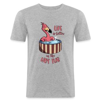Flamingo im Pool - Life is better in the Hot Tub - Männer Slim Fit T-Shirt - Grau meliert - Vorne - Nik (191cm)