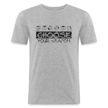 Choisissez votre arme - Jeu de rôle - T-shirt près du corps Homme - gris chiné - Devant - Nik (191cm)