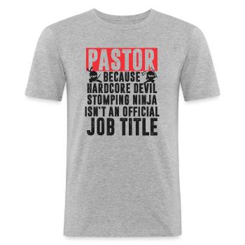 Pastor Ninja Jobtitle - Männer Slim Fit T-Shirt - Grau meliert - Vorne - Nik (191cm)