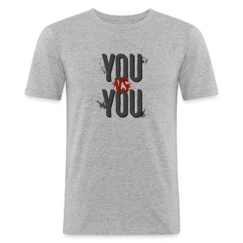 YOU VS YOU – Motiv für hellen Hintergrund - Männer Slim Fit T-Shirt - Grau meliert - Vorne - Nik (191cm)
