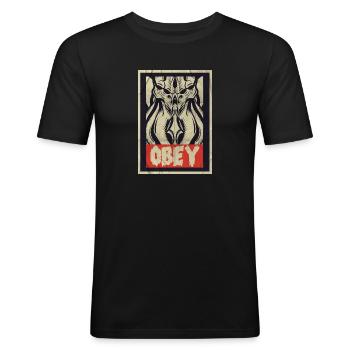 Cthulhu „Obey“ - Männer Slim Fit T-Shirt - Schwarz - Vorne - Nik (191cm)