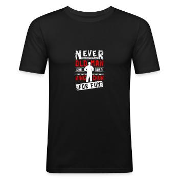 Never underestimate an old man who does wing chun - Männer Slim Fit T-Shirt - Schwarz - Vorne - Nik (191cm)