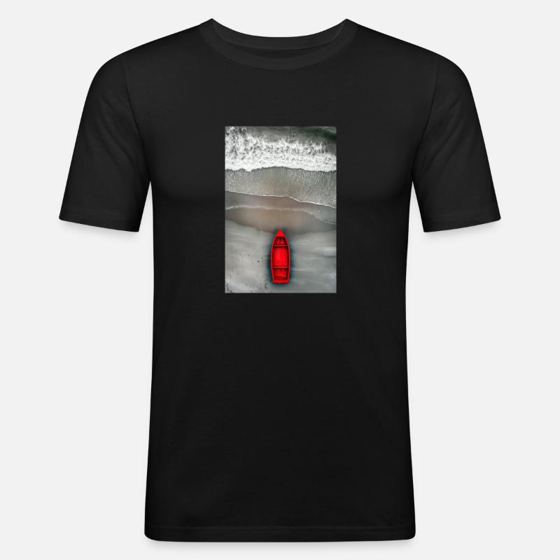 Rotes Boot am Grauen Ufer - Männer Slim Fit T-Shirt - Schwarz