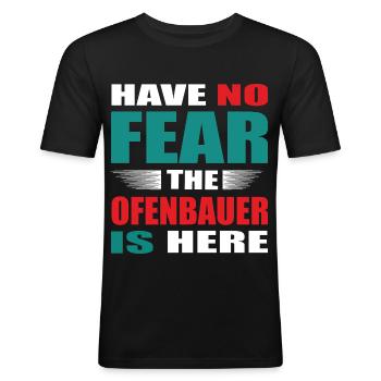 Have no Fear the Ofenbauer is here Outfit - Männer Slim Fit T-Shirt - Schwarz - Vorne - Nik (191cm)