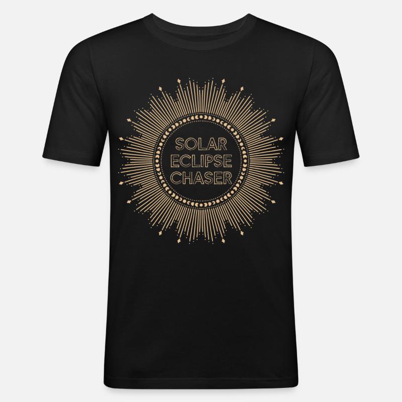 Solar eclipse chaser - Männer Slim Fit T-Shirt - Schwarz