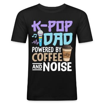 K Pop Dad alimenté par le café et le bruit - T-shirt près du corps Homme - noir - Devant - Nik (191cm)
