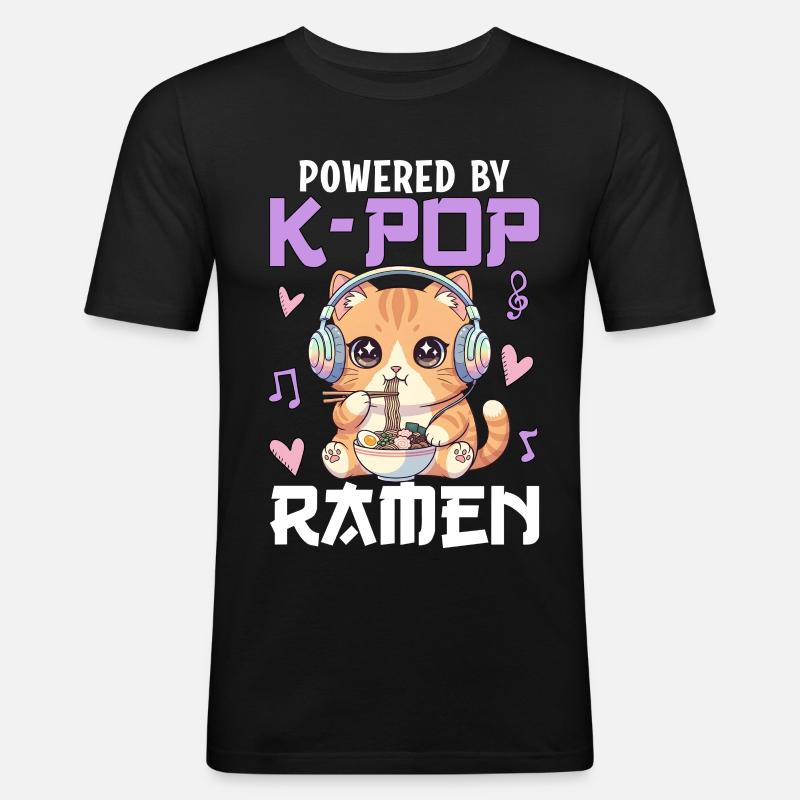 Powered By K-Pop Ramen - Männer Slim Fit T-Shirt - Schwarz