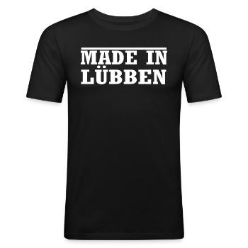 made in Lübben - Männer Slim Fit T-Shirt - Schwarz - Vorne - Nik (191cm)