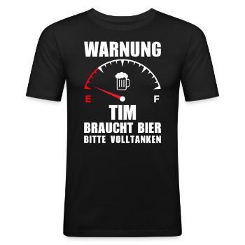 Tim braucht Bier Bitte volltanken - Männer Slim Fit T-Shirt - Schwarz - Vorne - Nik (191cm)
