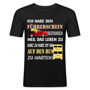 Führerschein bestanden - Männer Slim Fit T-Shirt - Schwarz - Vorne - Nik (191cm)