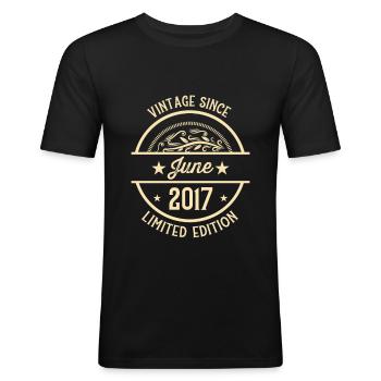 Geburtstag Vintage seit Juni 2017 - Männer Slim Fit T-Shirt - Schwarz - Vorne - Nik (191cm)
