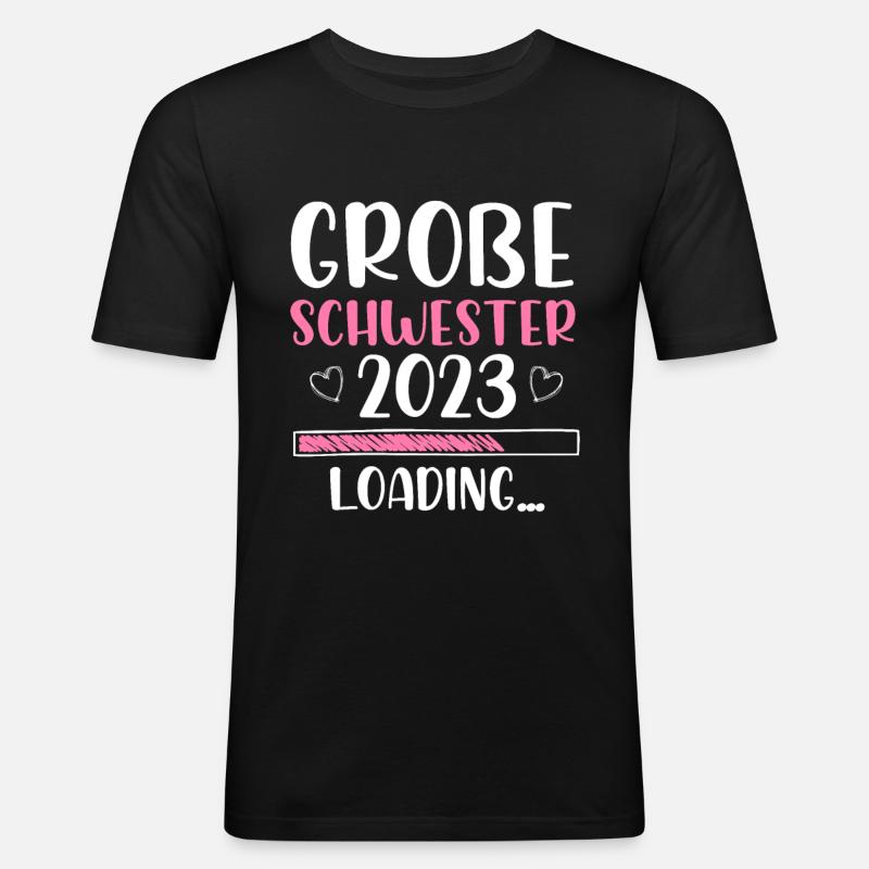 Große Schwester 2023 Loading - Männer Slim Fit T-Shirt - Schwarz