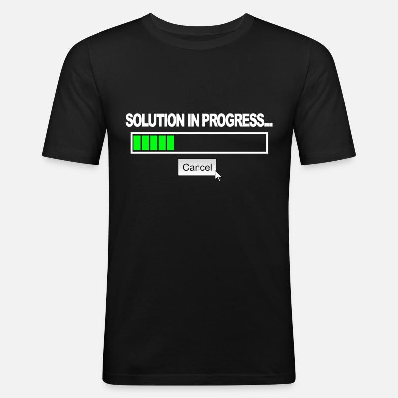 Solution in Progress - Männer Slim Fit T-Shirt - Schwarz