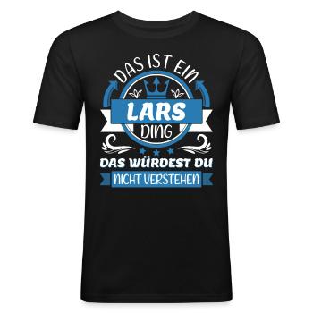Lars Name Vorname Namenstag Namensgeschenk - Männer Slim Fit T-Shirt - Schwarz - Vorne - Nik (191cm)