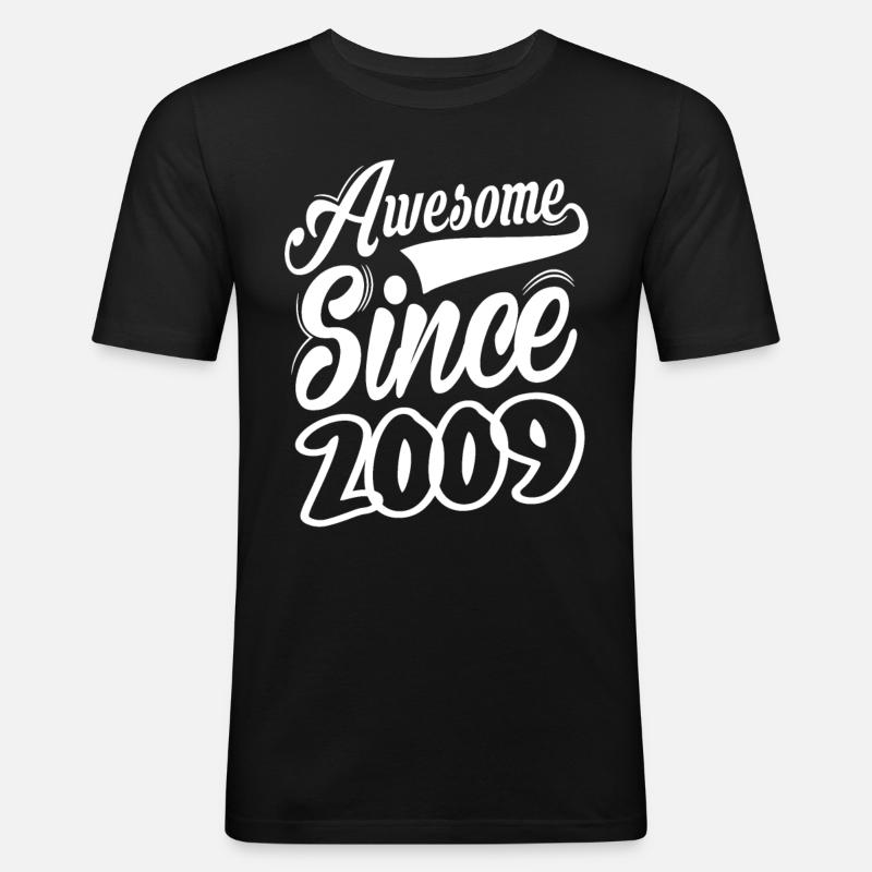 Awesome Since 2009 - Männer Slim Fit T-Shirt - Schwarz