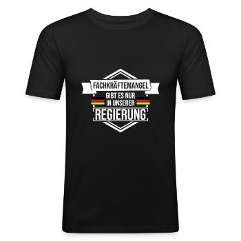 Fachkräftemangel gibt es nur in unserer Regierung - Männer Slim Fit T-Shirt - Schwarz - Vorne - Nik (191cm)