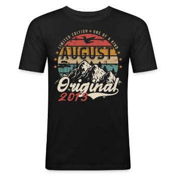 August 2013 - Made In August 2013 - Jahrgang 2013 - Männer Slim Fit T-Shirt - Schwarz - Vorne - Nik (191cm)