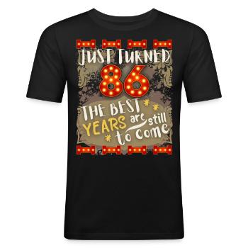 86. Geburtstag 86 Jahre alt Vintage-Design, Spruch - Männer Slim Fit T-Shirt - Schwarz - Vorne - Nik (191cm)