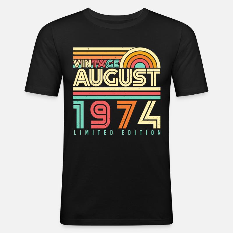 1974 Im August Geschenkidee - Männer Slim Fit T-Shirt - Schwarz