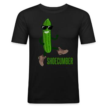 Gurke mit Schuhen Shoecumber Gurken - Männer Slim Fit T-Shirt - Schwarz - Vorne - Nik (191cm)