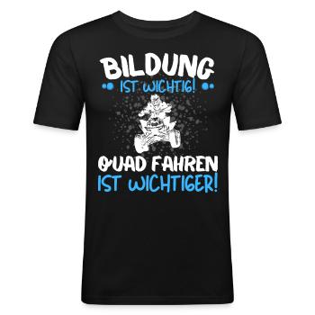 Quad Spruch BILDUNG IST WICHTIG QUAD FAHREN AUCH! - Männer Slim Fit T-Shirt - Schwarz - Vorne - Nik (191cm)