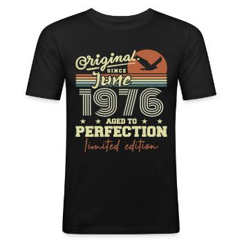 geboren im Juni 1976, Juni 1976, geboren im Juni 1976 Juni 1976 - Männer Slim Fit T-Shirt - Schwarz - Vorne - Nik (191cm)