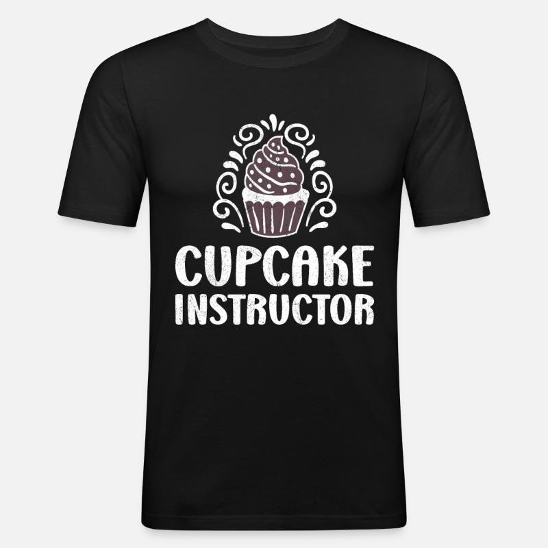 Cupcake Instructor - Männer Slim Fit T-Shirt - Schwarz