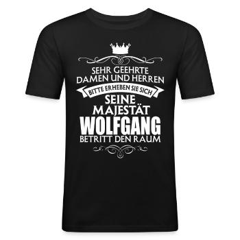 WOLFGANG - Männer Slim Fit T-Shirt - Schwarz - Vorne - Nik (191cm)