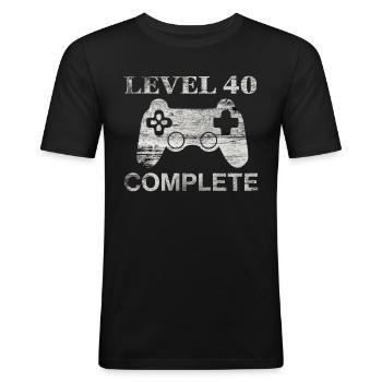 40 Jahre - 40. Geburtstag Level 40 Complete Shirt - Männer Slim Fit T-Shirt - Schwarz - Vorne - Nik (191cm)