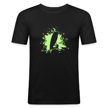Windsurfer Splash - Männer Slim Fit T-Shirt - Schwarz - Vorne - Nik (191cm)
