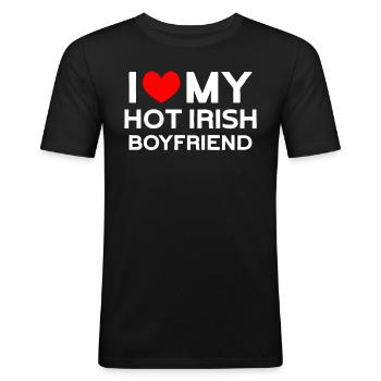I Love My Hot Irish Boyfriend - Männer Slim Fit T-Shirt - Schwarz - Vorne - Nik (191cm)