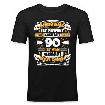 Lustiger Spruch 90. Geburtstag - Männer Slim Fit T-Shirt - Schwarz - Vorne - Nik (191cm)