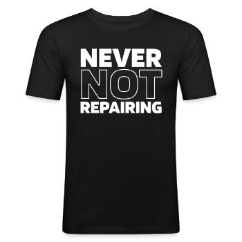 Flugzeug Mechaniker - Männer Slim Fit T-Shirt - Schwarz - Vorne - Nik (191cm)