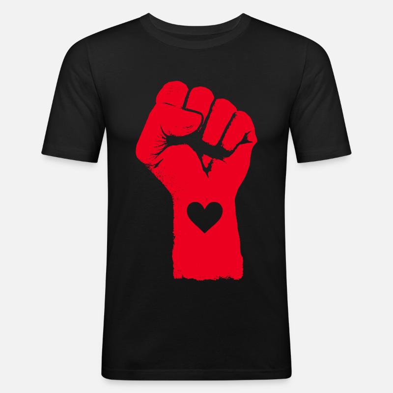 Rote Faust mit Herz - Männer Slim Fit T-Shirt - Schwarz