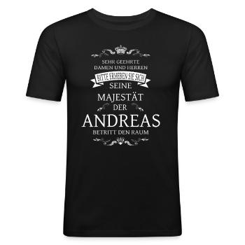 Seine Majestät der Andreas betritt den Raum - Männer Slim Fit T-Shirt - Schwarz - Vorne - Nik (191cm)