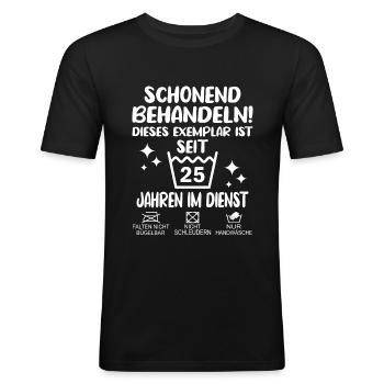 25 Jähriges Dienstjubiläum Firmenjubiläum Geschenk - Männer Slim Fit T-Shirt - Schwarz - Vorne - Nik (191cm)