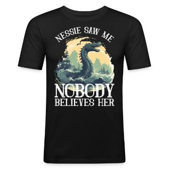 Nessie Loch Ness Monster Ungeheuer Schottland - Männer Slim Fit T-Shirt - Schwarz - Vorne - Nik (191cm)