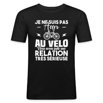 Je ne suis pas accro au vélo - T-shirt près du corps Homme - noir - Devant - Nik (191cm)