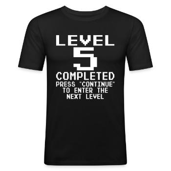 Niveau 5 Anniversaire complet - T-shirt près du corps Homme - noir - Devant - Nik (191cm)
