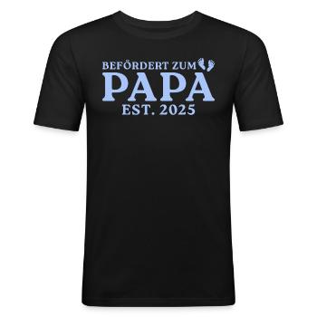Schwangerschaft verkünden 2025 Werdender Papa - Männer Slim Fit T-Shirt - Schwarz - Vorne - Nik (191cm)