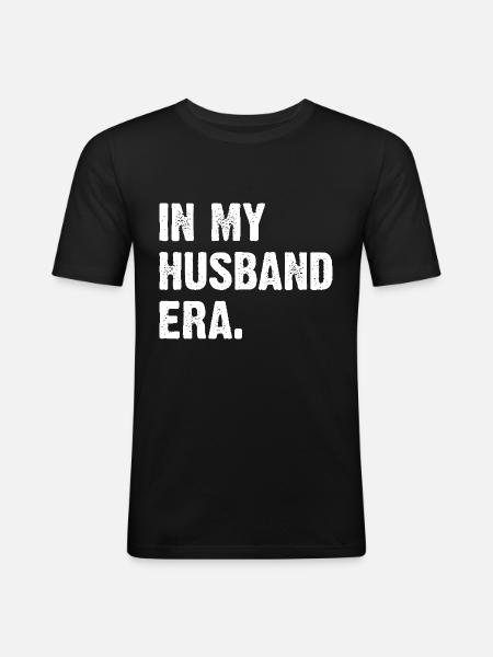 In My Husband Era - Männer Slim Fit T-Shirt - Schwarz