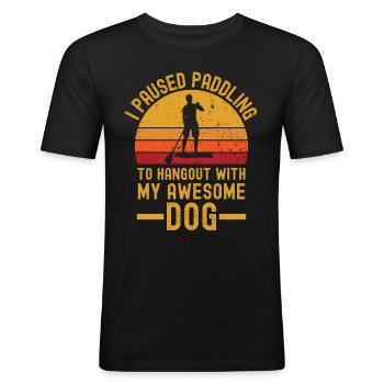 Paddleboard und Hund retro vintage - Männer Slim Fit T-Shirt - Schwarz - Vorne - Nik (191cm)